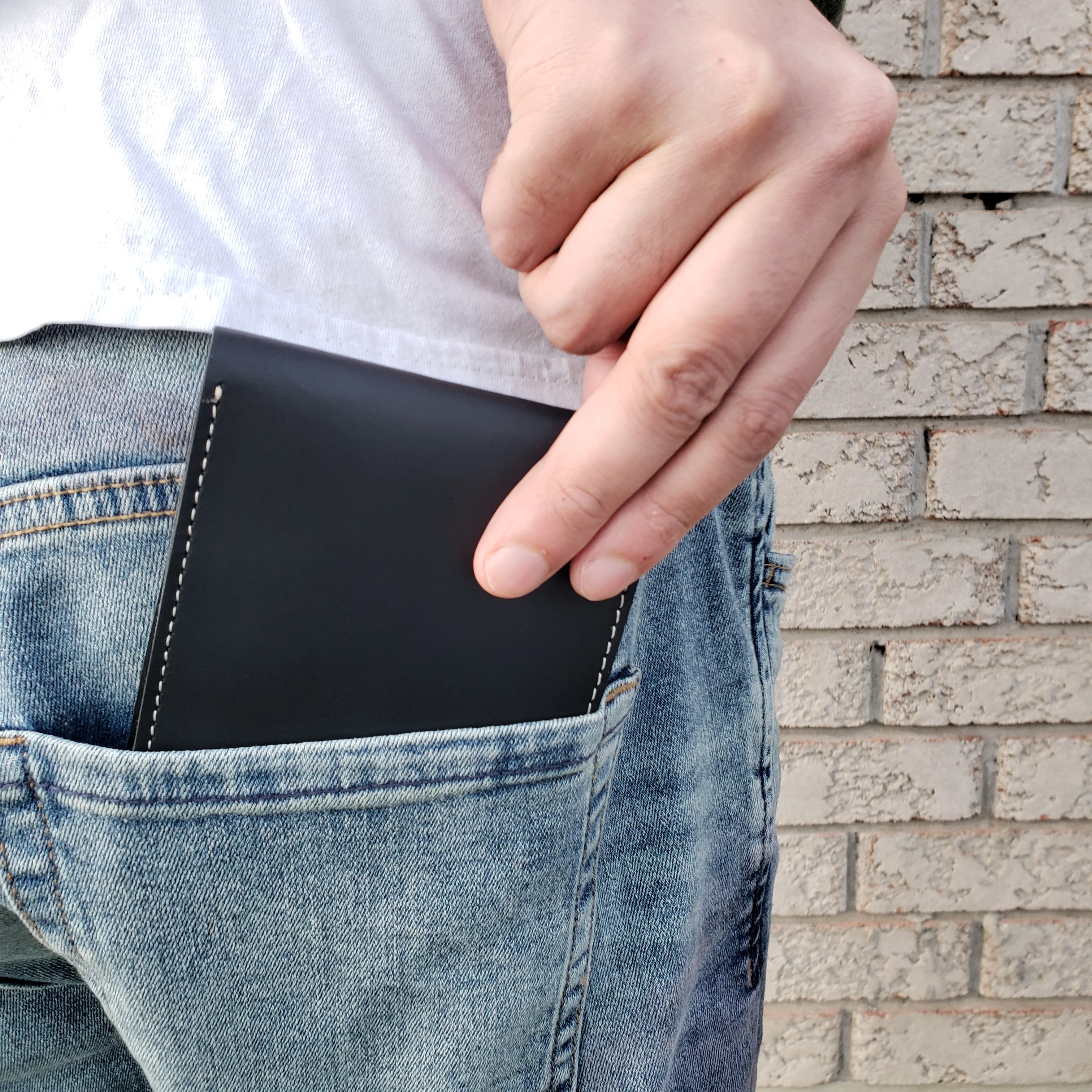 Engraved Black Full Grain Leather Minimalist Wallet - Image 5