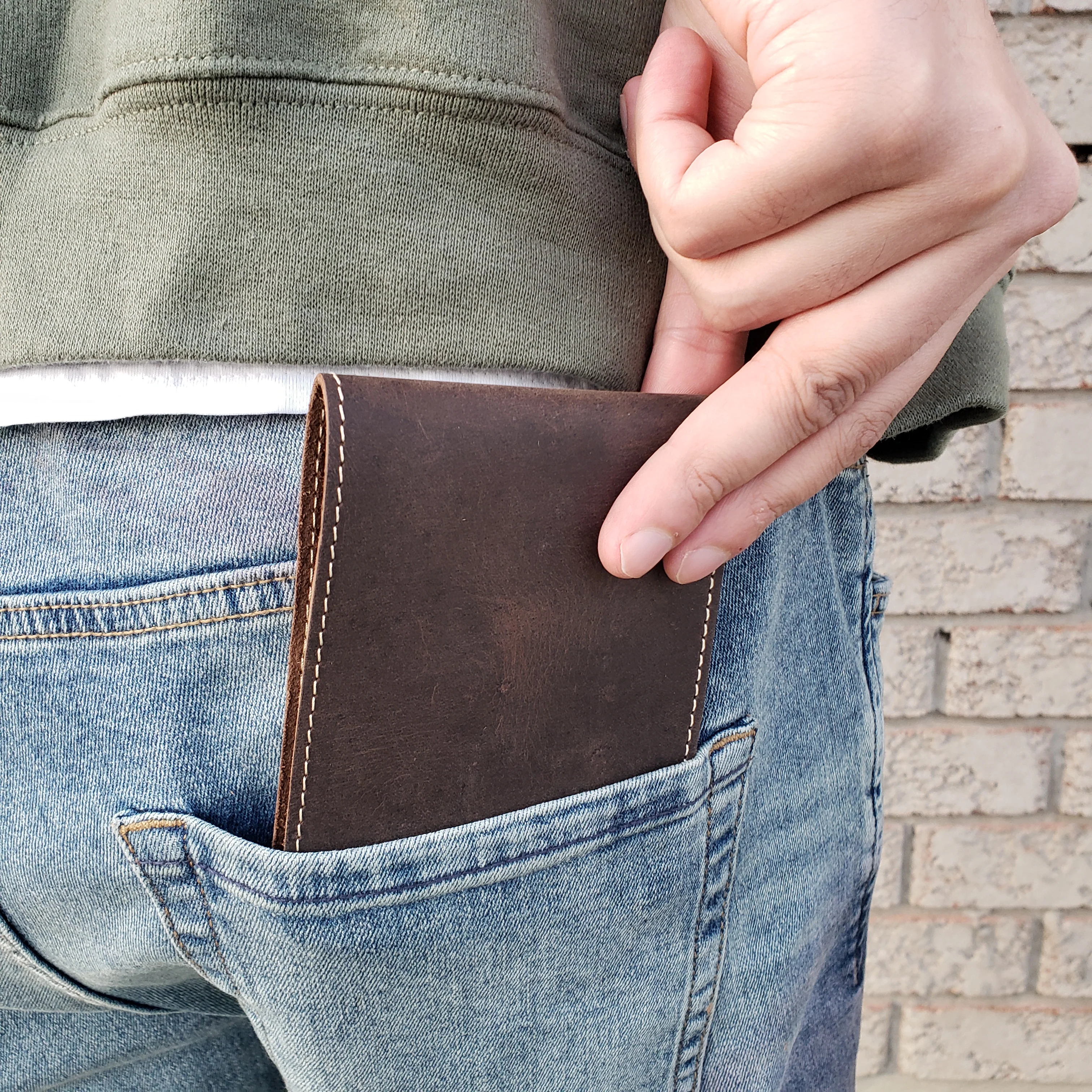 Engraved Brown Full Grain Leather Minimalist Wallet - Image 4