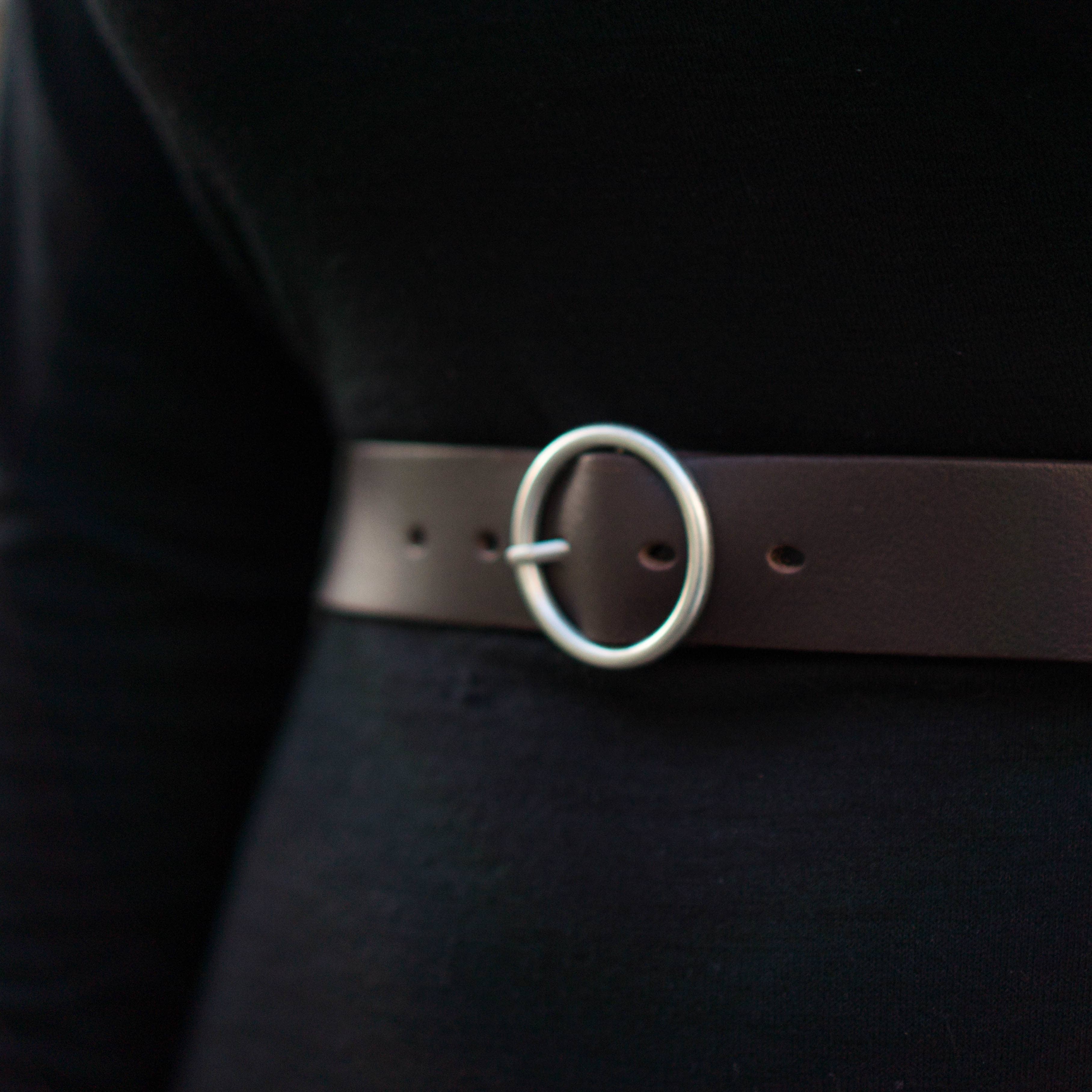 Sempre - Cognac Vachetta Leather Waist Belt with Circular Buckle - Made in Canada - Image 4